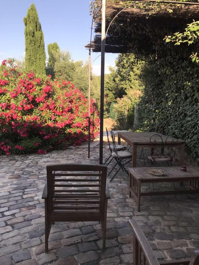 Bed and Breakfast Le Mazet De La Dame Barbentane Exterior foto