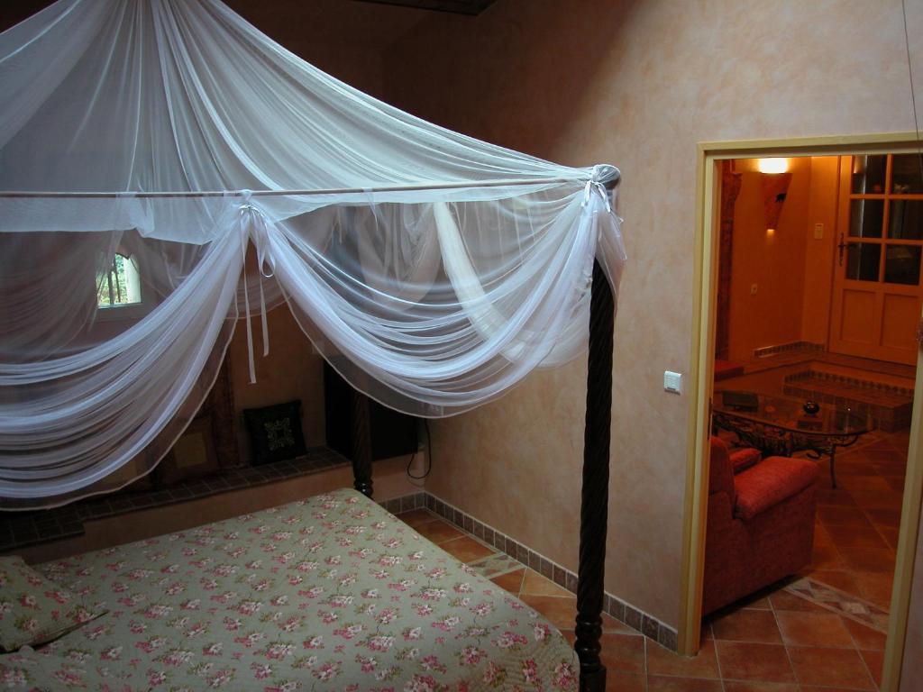 Bed and Breakfast Le Mazet De La Dame Barbentane Habitación foto